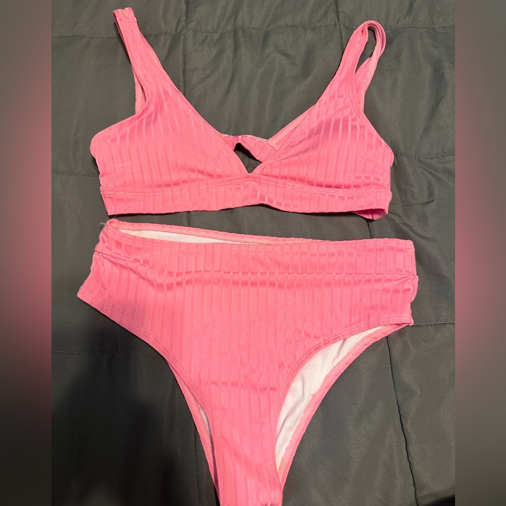 Women’s Amazon pink bikini set SIZE MEDIUM